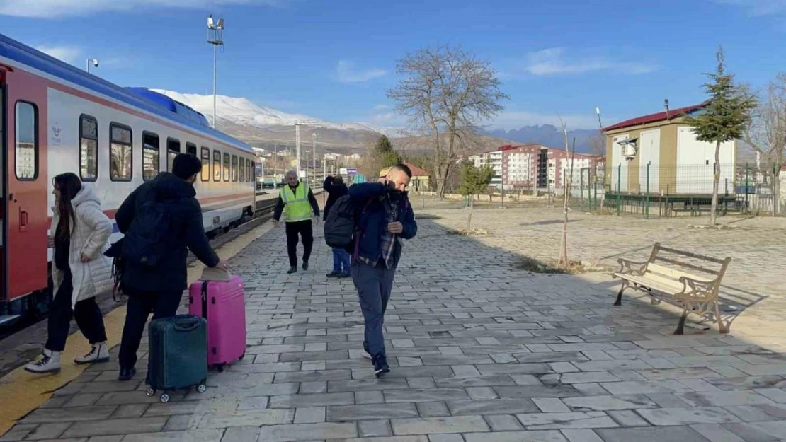 Van Gölü Ekspresi kış sezonunun ilk seferine başladı