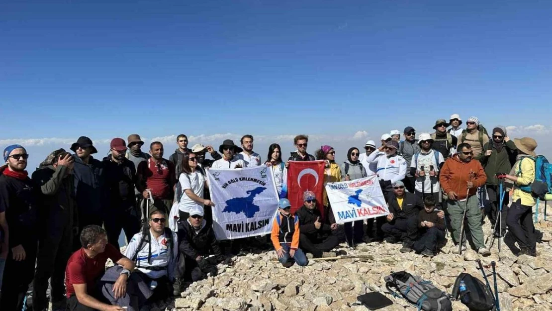 Van Gölü için 3 bin 537 rakımlı Artos Dağı'na tırmanıldı