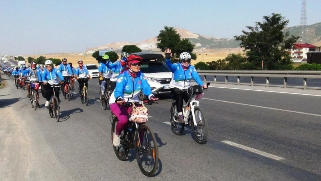 Van Gölü için pedal çeviren bisiklet tutkunları Bitlis'e ulaştı