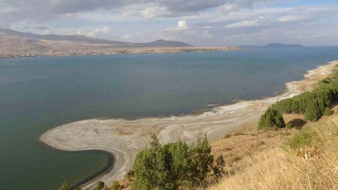 Van Gölü'nde su kaybı devam ediyor