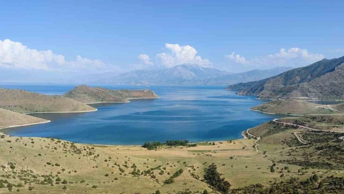 Van Gölü'nün saklı koyları ziyaretçilerini mest ediyor