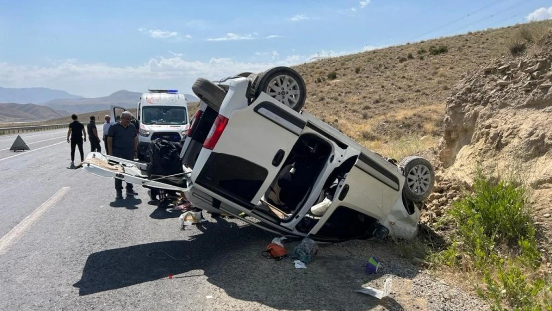 Van-Hakkari yolunda trafik kazası: 5 yaralı