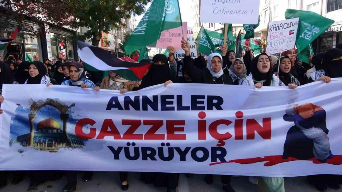 Vanlı anne ve çocuklar Gazze için yürüdü