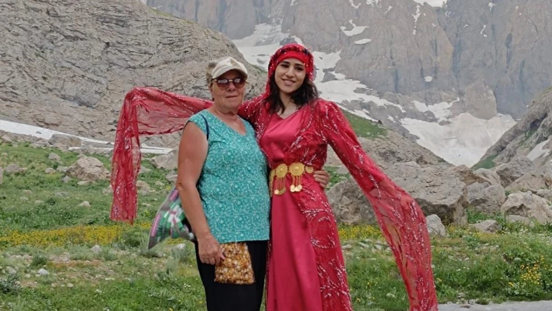 Yabancı ve yerli turistler Hakkari coğrafyasına hayran kaldı