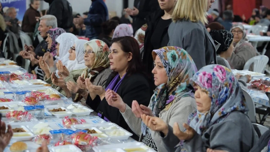 Yaklaşık 670 kişinin yaşadığı köyde 500 kişi aynı sofrada buluştu