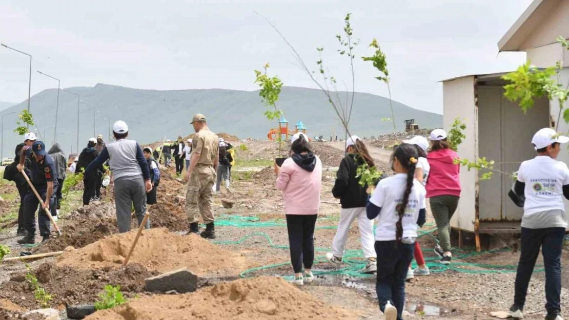 Yakutiye'de fidanlar toprakla buluştu