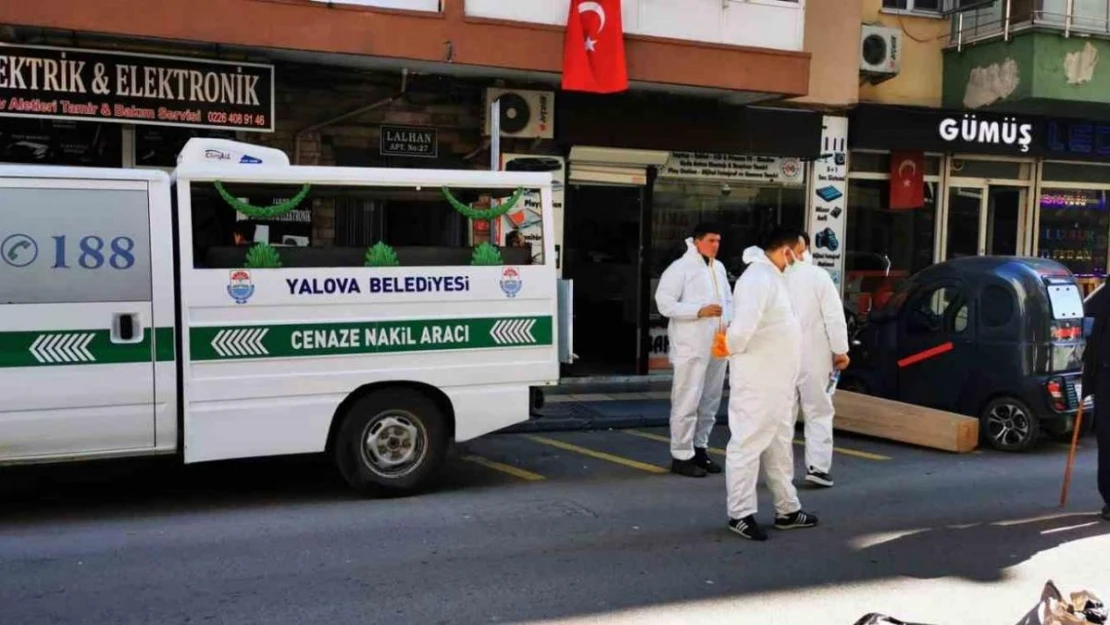 Yalova'da çöp evde emekli öğretmenin cansız bedeni bulundu