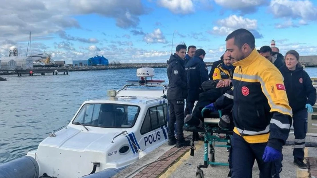 Yalova'da feribottan atlayan şahsı deniz polisi kurtardı