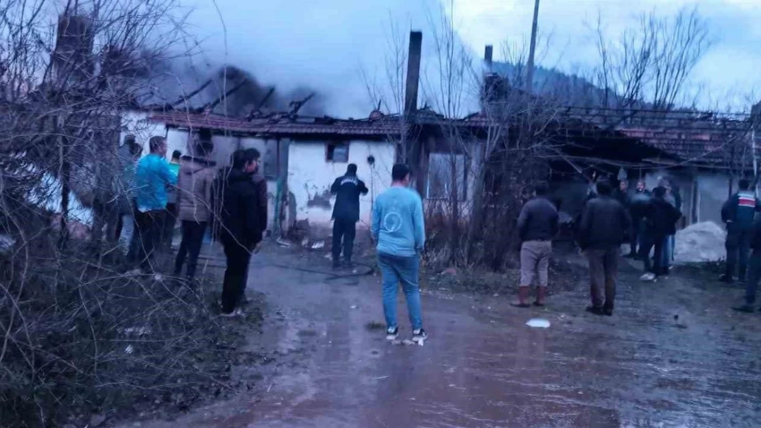 Yangında dumandan etkilenen yaşlı kadın hayatını kaybetti