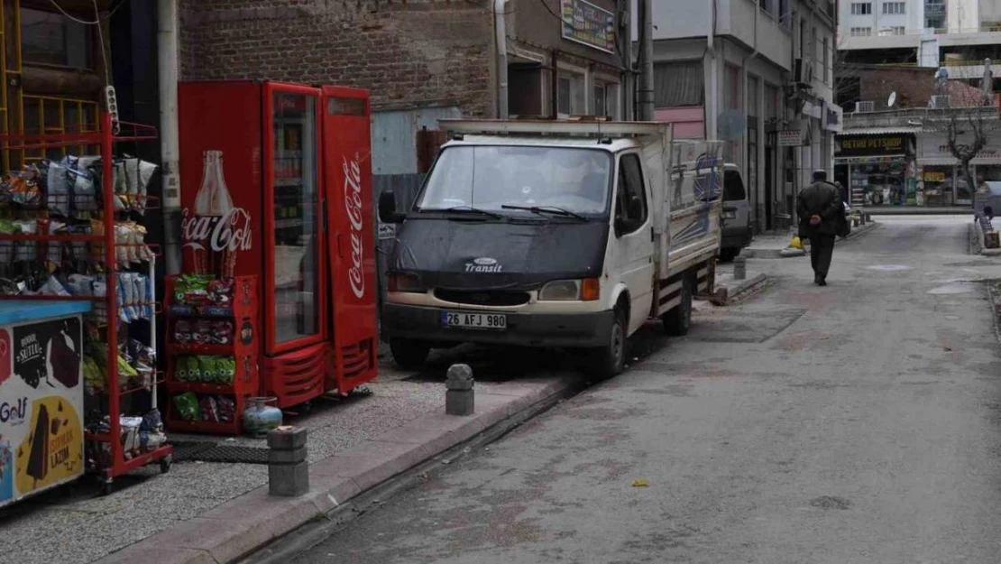 Yaya kaldırımları araçlar tarafından işgal ediliyor