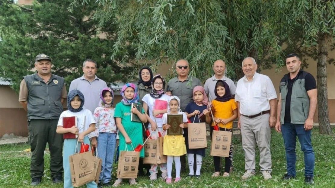 Yaz Kur'an Kursu Öğrencileri Hediyelerle Sevindirildi