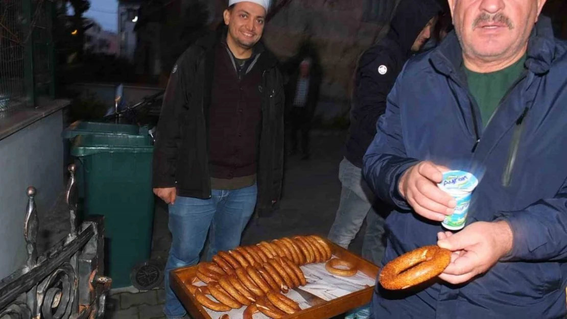 Yeni yılın ilk günü eller semaya Gazzeliler için açıldı