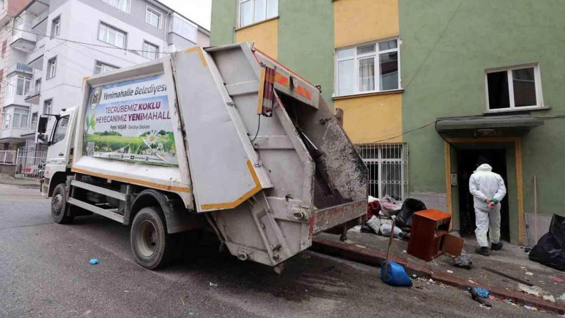 Yenimahalle'de bir evden 3 ton çöp çıktı