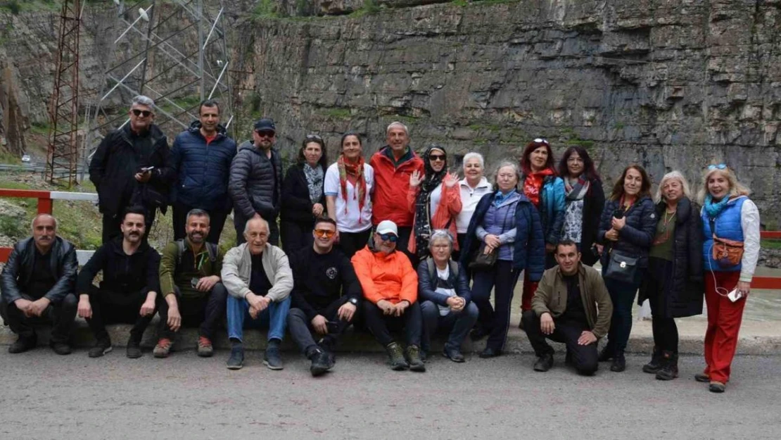 Yerli turistler Kato Dağı'nda