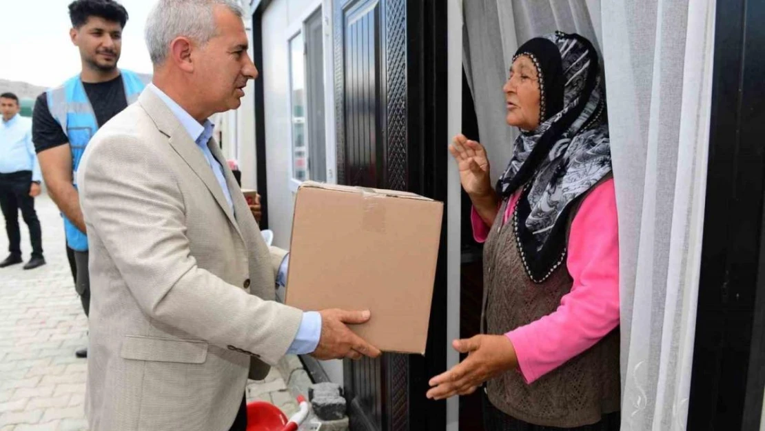 Yeşilyurt'ta depremzedelere yardımlar sürüyor