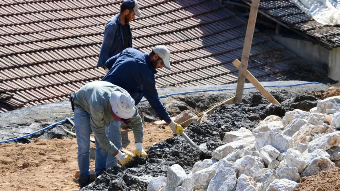 Yeşilyurt'ta yollar daha güvenli hale getiriliyor