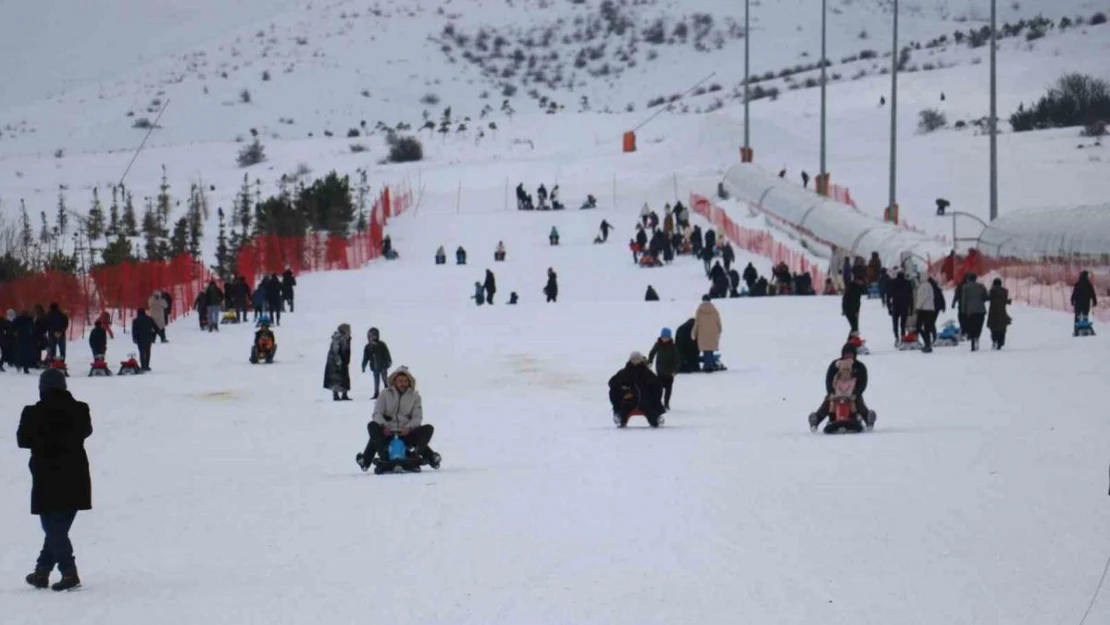 Yıldız Dağı Kayak Merkezi'nde hafta sonu yoğunluğu