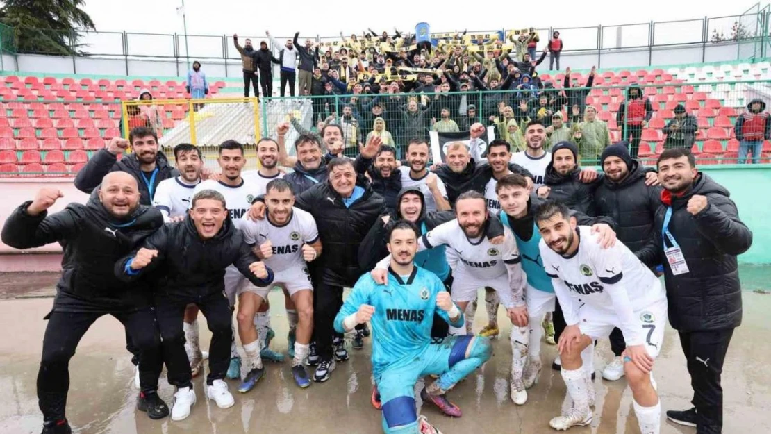 Yılmaz Vural yönetimindeki Menemen FK, zirveye oynuyor