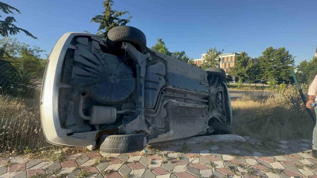 Yoldan çıkıp takla attı, sürücünün burnu bile kanamadı