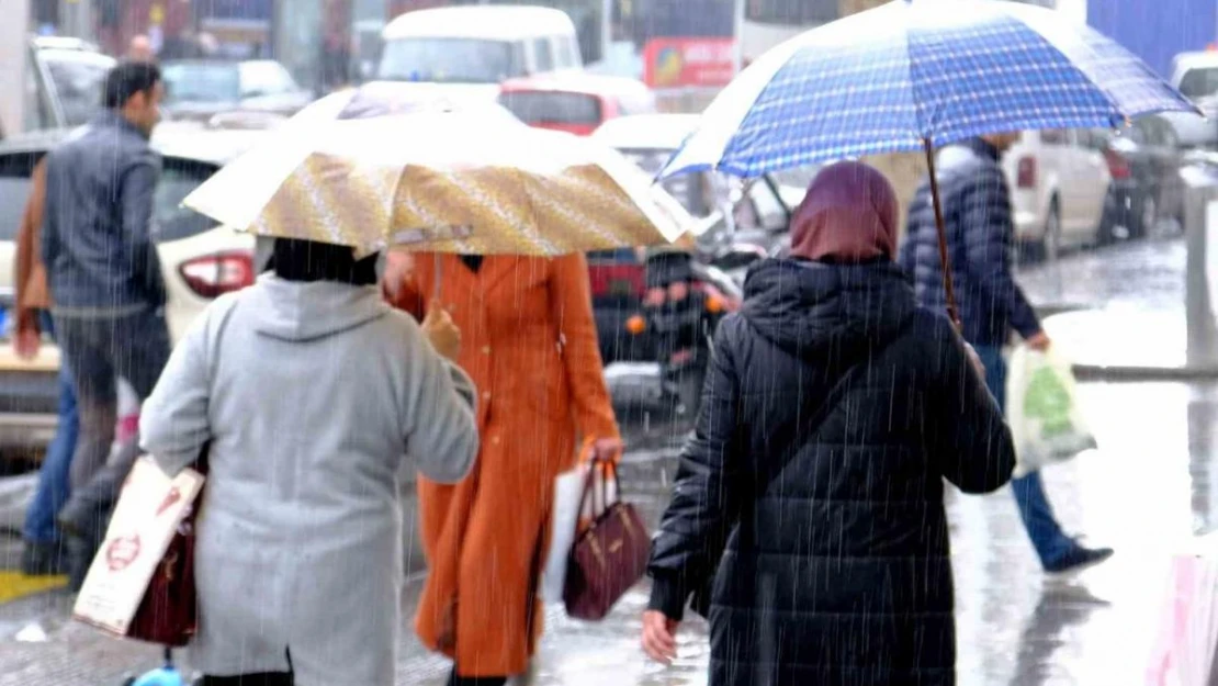 Yükseklerde kar şehir merkezinde yağmur