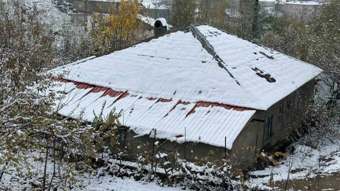 Yüksekova beyaza büründü