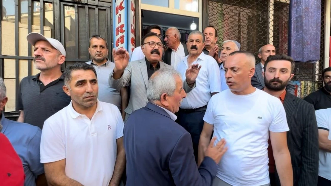 Yüksekova'da farklı aşiretlere mensup 2 grup arasında kavga çıktı: Şehrin ileri gelenlerinin araya girmesiyle kavga son buldu