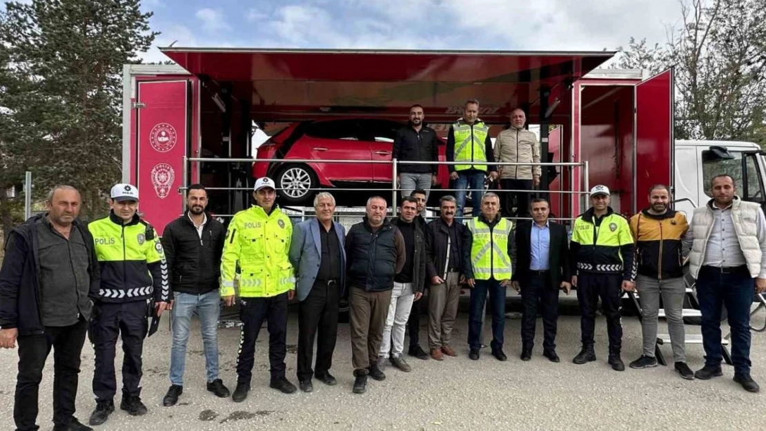 Yüksekova'da simülasyon tırına yoğun ilgi