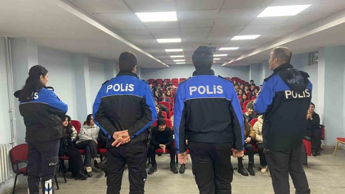 Yüksekova polisi 4 bin öğrenciye siber suçları anlattı