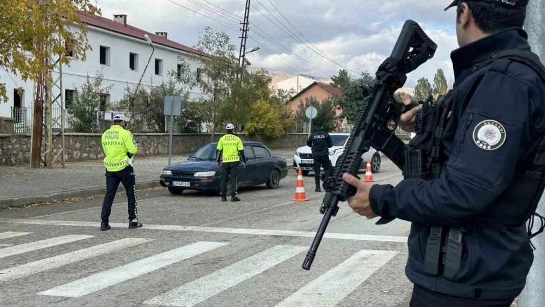 Yüksekova polisinden havadan ve karadan trafik denetimi