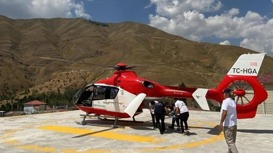 Yüksekten düşen çocuk için helikopter ambulans havalandı