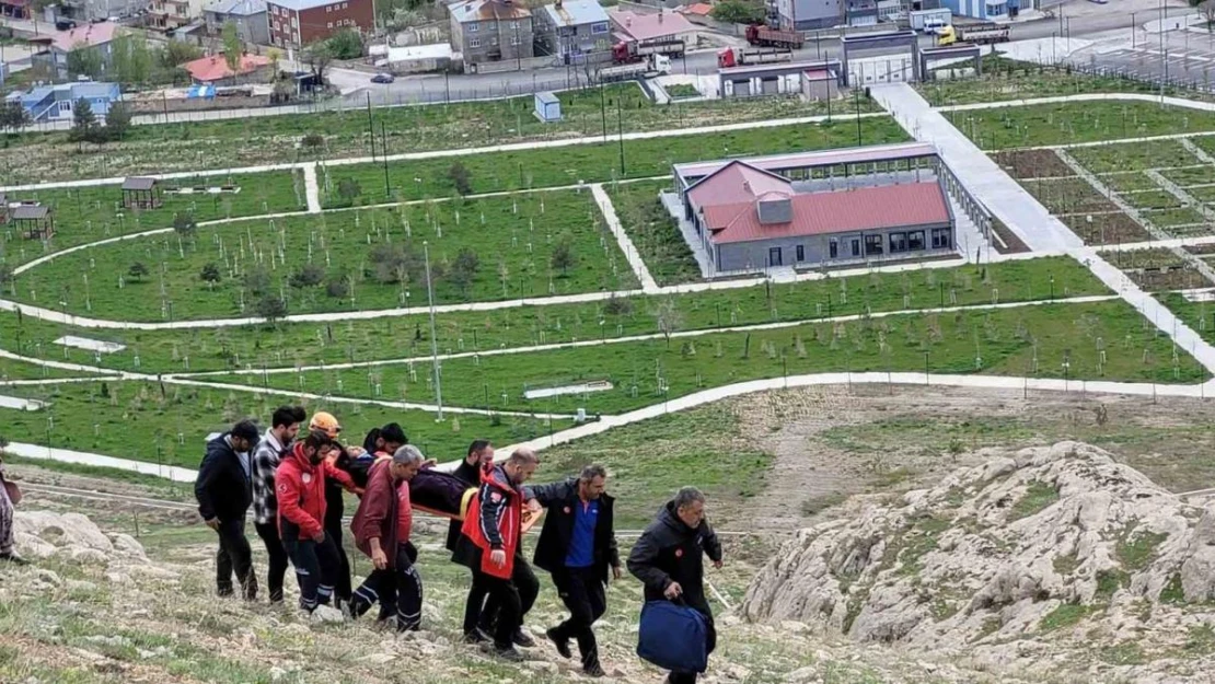 Yüksekten düşen genç kız yaralandı