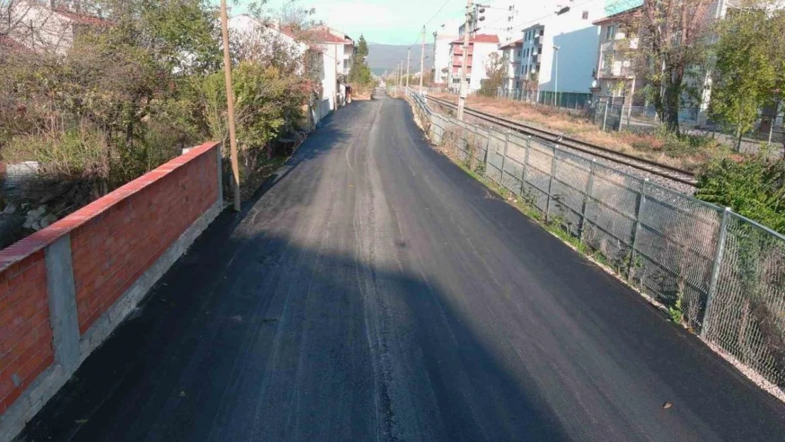 Yunus Emre Caddesi'nde asfaltlama çalışması