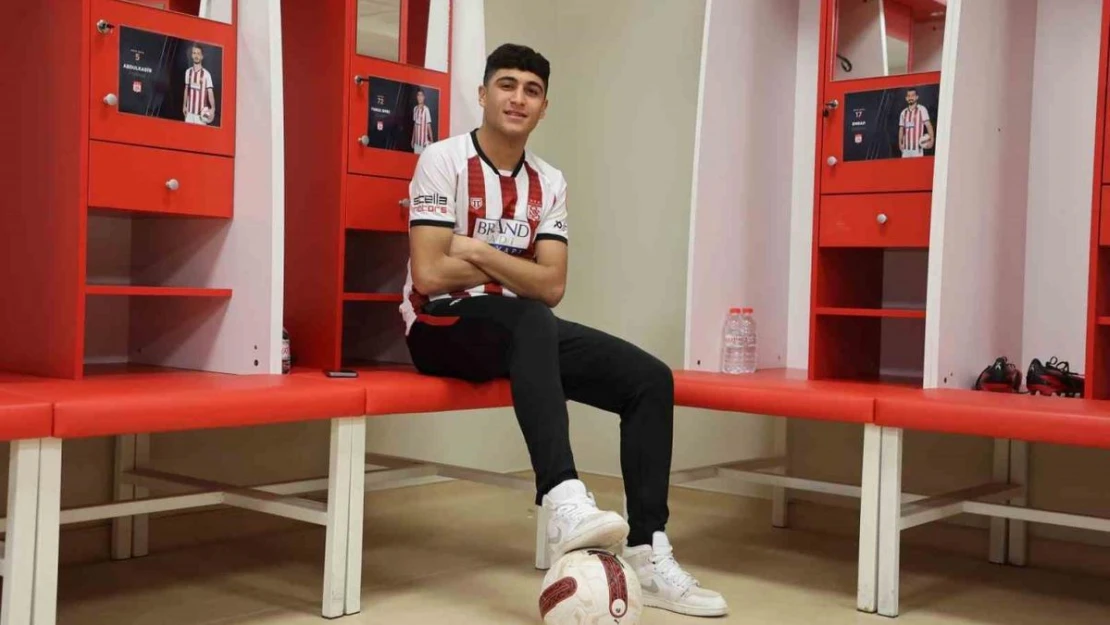 Yunus Emre Konak resmen Brentford'ta