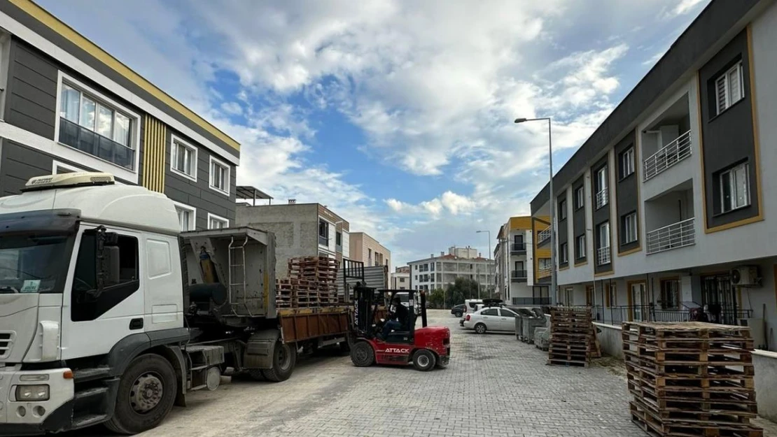 Yunusemre'den Muradiye'de parke taşı döşeme çalışması