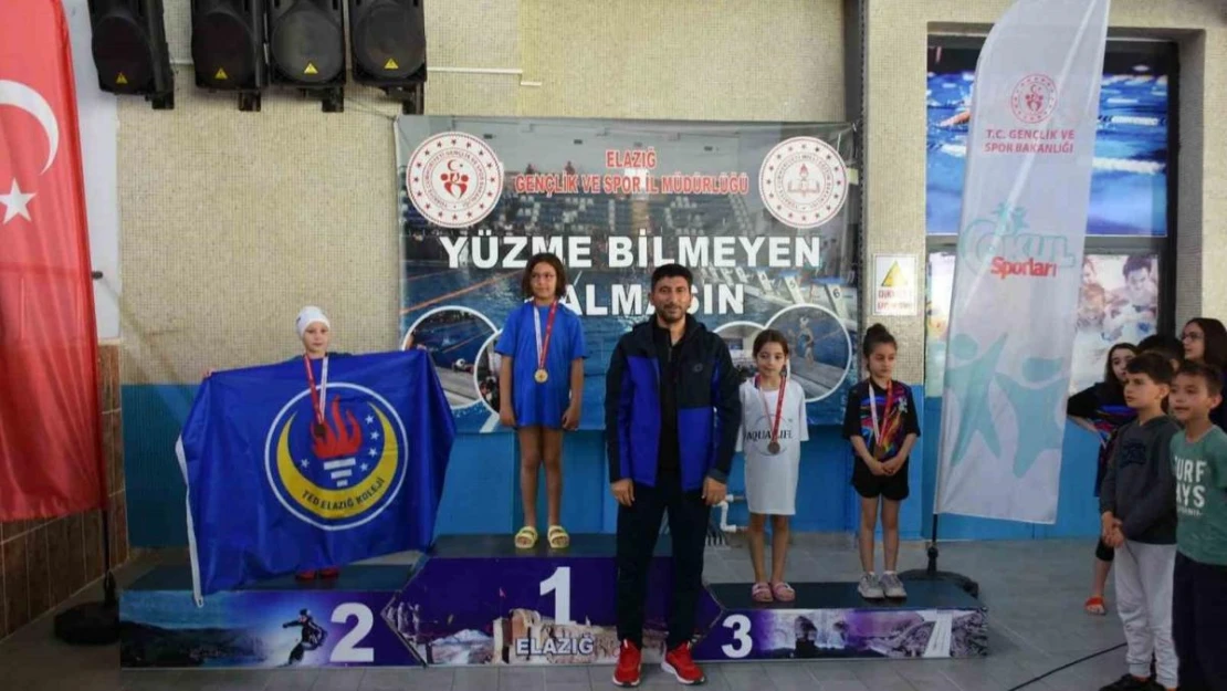 Elazığ'da en iyi yüzücüler seçildi