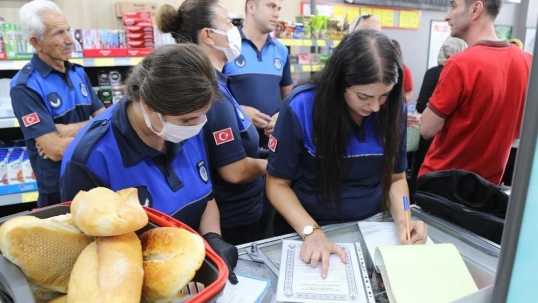 Zabıtadan marketlere ekmek gramaj denetimi