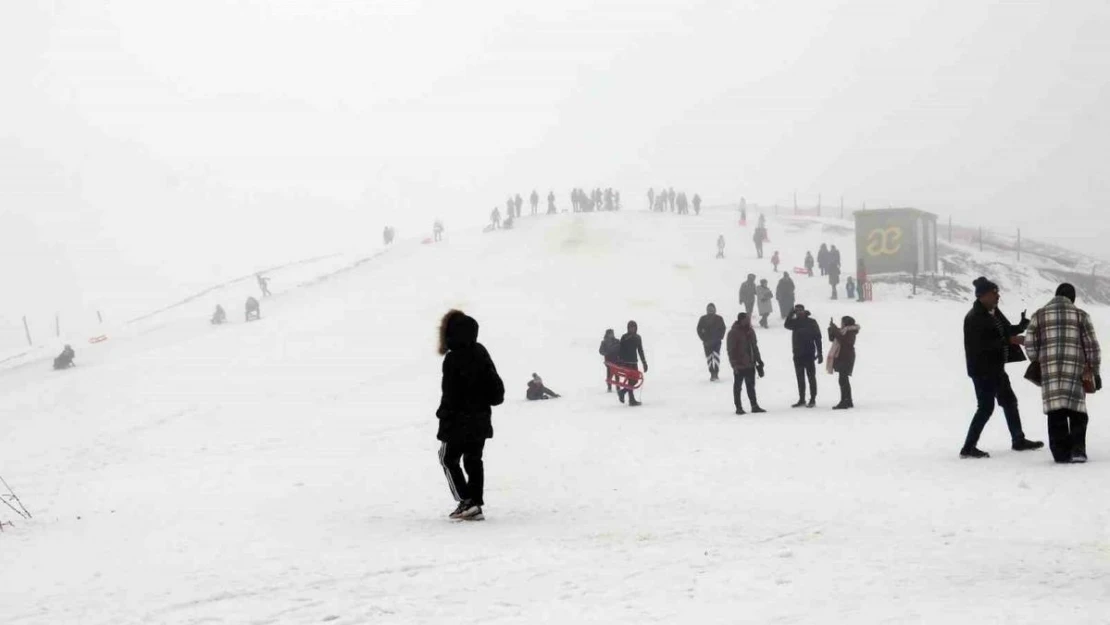 Zigana Kayak Merkezi karne tatilinde doldu taşı