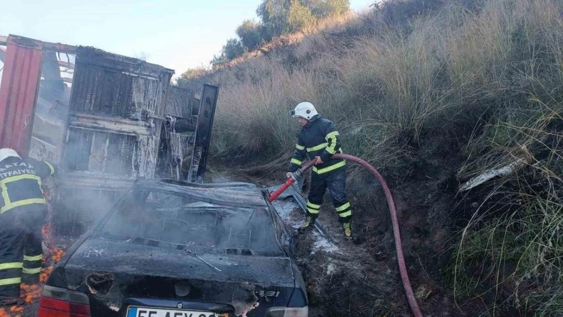 Zincirleme kazaya karışan otomobil alevlere teslim oldu