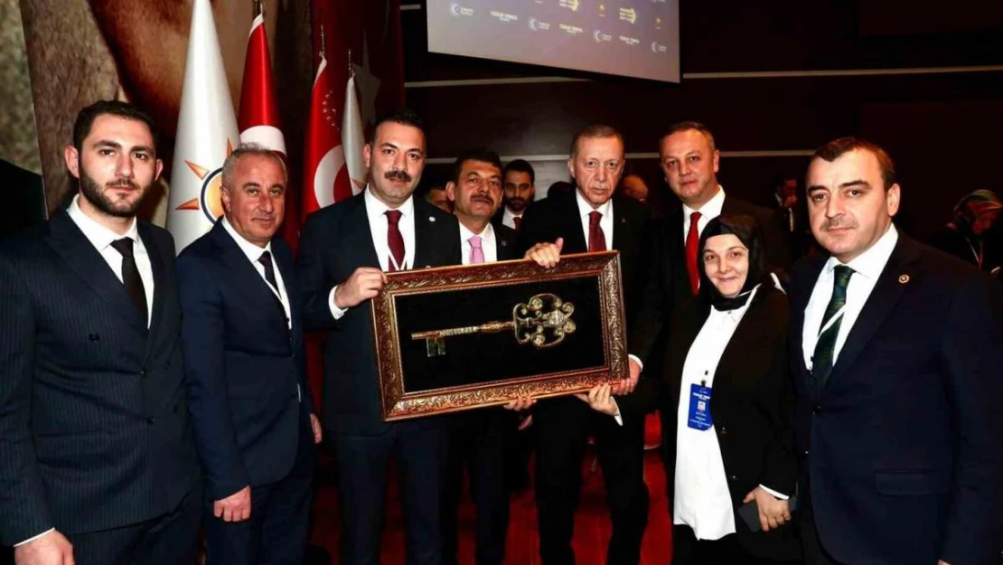 Zonguldak Heyeti, Cumhurbaşkanı Erdoğan'a Şehrin Temsili Anahtarını Takdim Etti