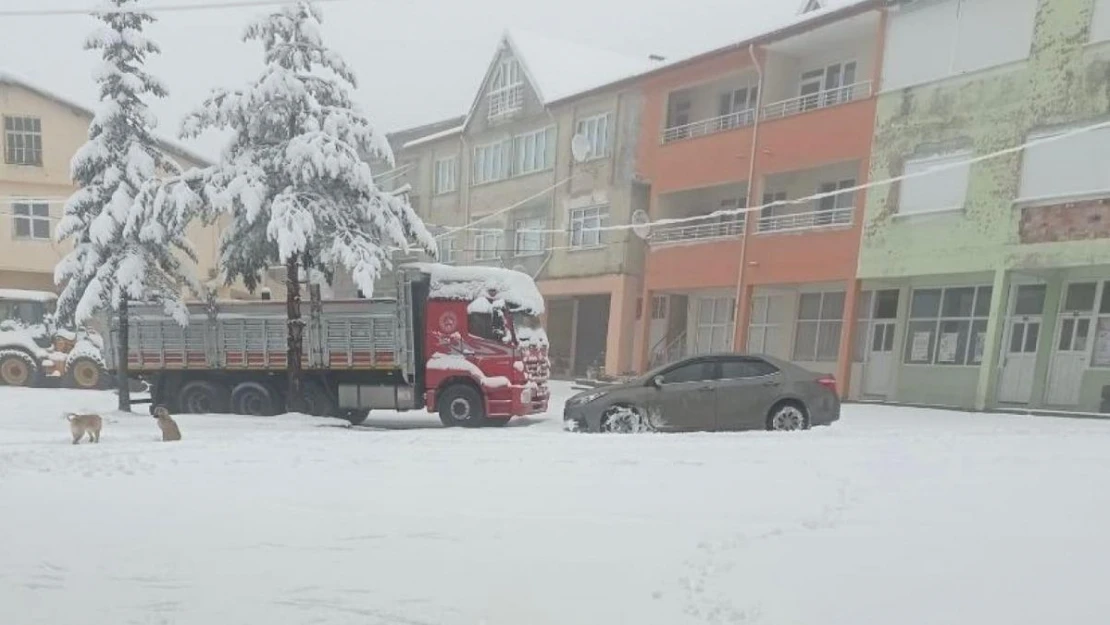 Zonguldak'ın yüksek kesimlerinde kar etkisini sürdürüyor