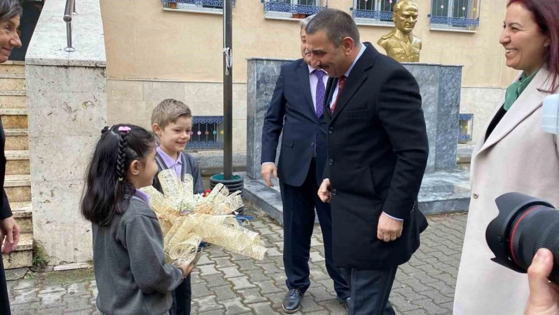 Zonguldak'ta öğrencilerin karne sevinci