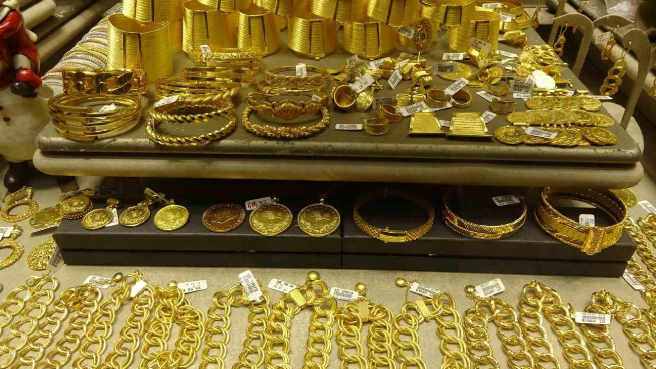 Altın düşüyor, uzmanlar uyarıyor: 'Altın düşerken panik değil, strateji kazandırır'