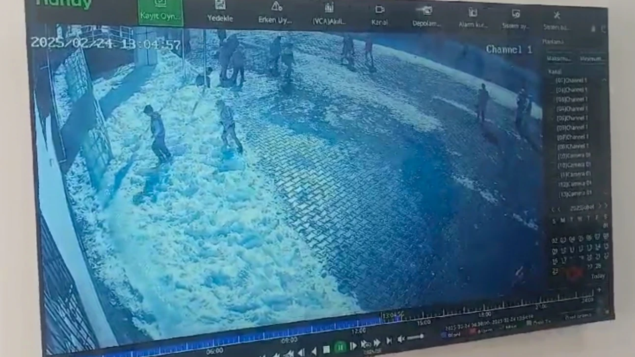 Muş'ta ilkokul öğrencisinin başına buz kütlesi düştü