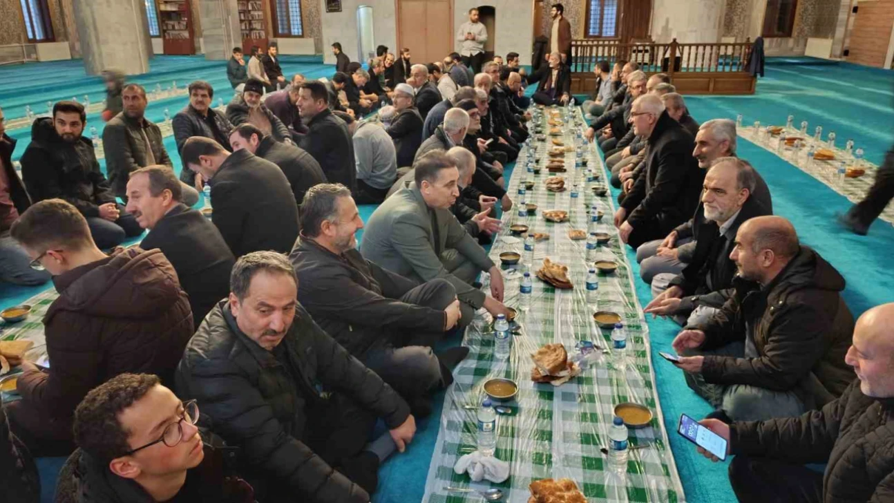 Van'da çorba, su ve ekmek sofrasında kardeşlik buluşması