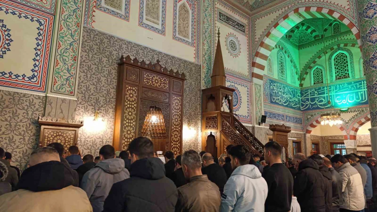 Van'da Ramazan ayının ilk teravih namazı kılındı