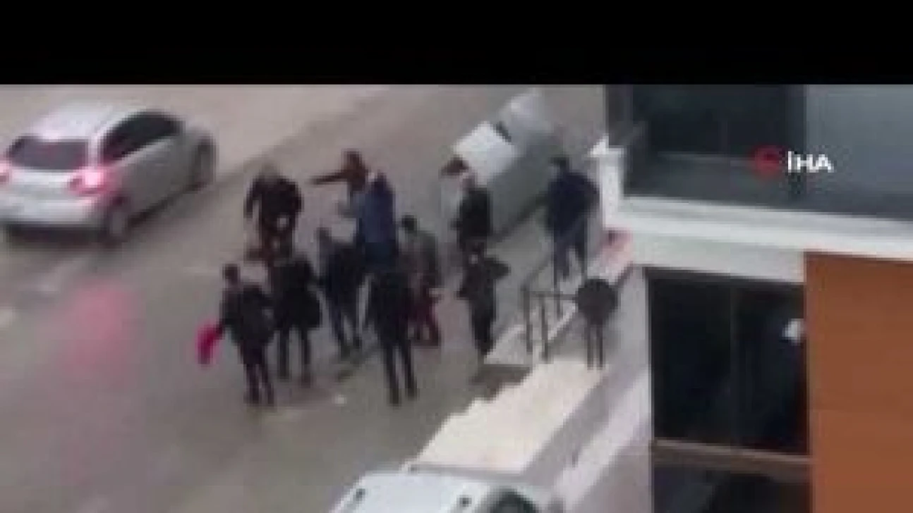 Sağanak yağış altında yapılan kavga hastanede bitti!