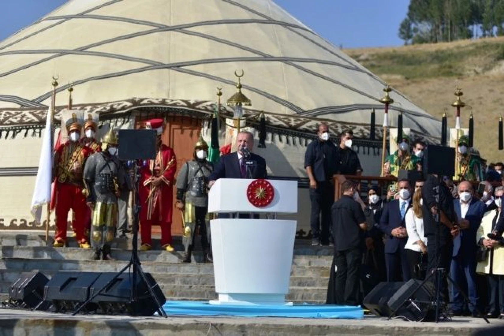 Cumhurbaşkanı Erdoğan Ahlat'ta Malazgirt Zaferi'nin 950'nci yıl dönümü kutlamalarına katıldı