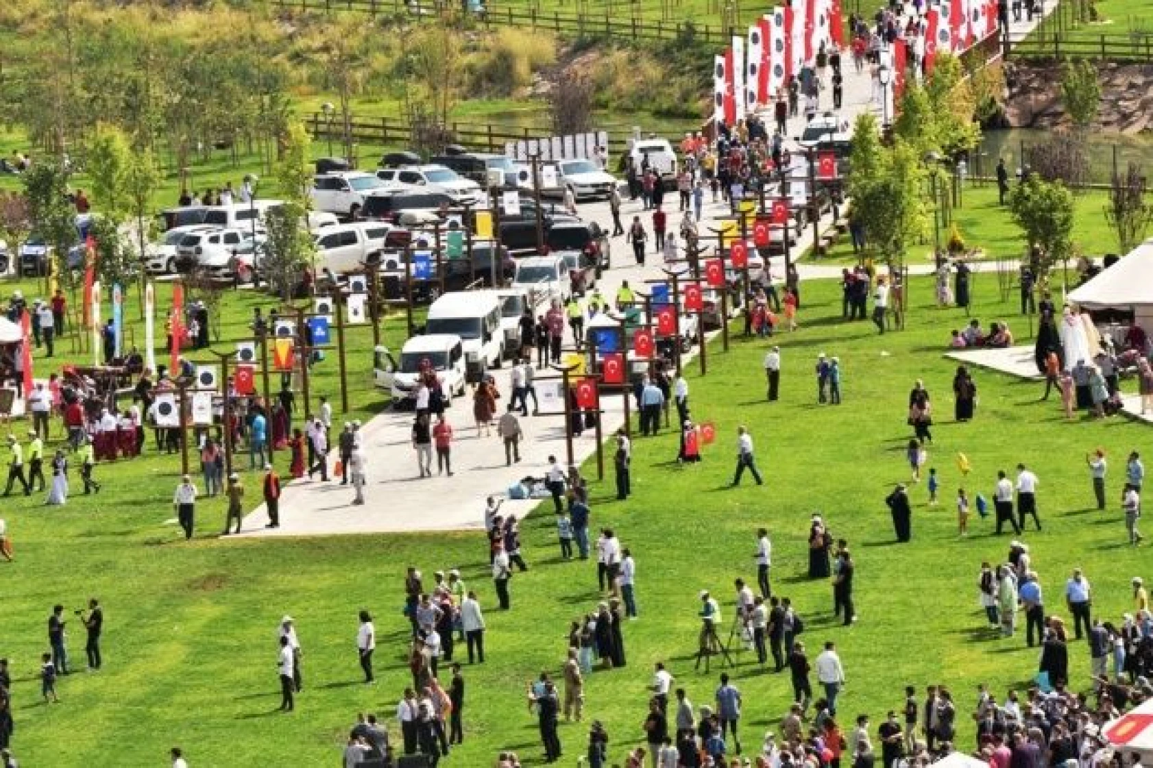 Cumhurbaşkanı Erdoğan Ahlat'ta Malazgirt Zaferi'nin 950'nci yıl dönümü kutlamalarına katıldı