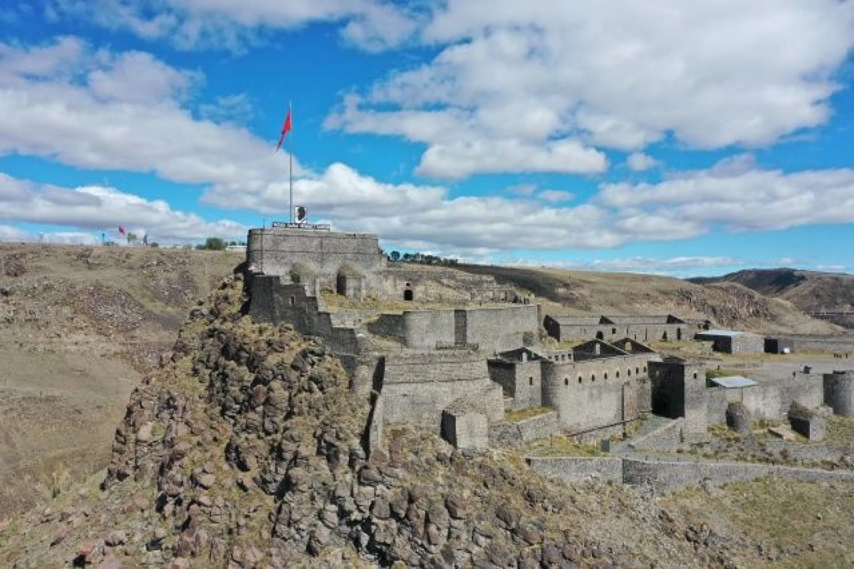 Kars Kalesi'nin heybeti büyüledi