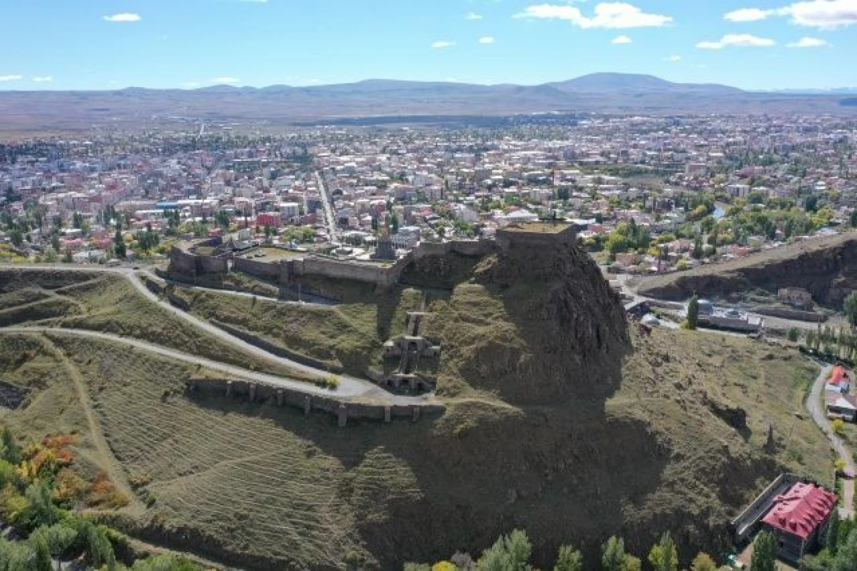 Kars Kalesi'nin heybeti büyüledi